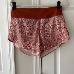 Athleta Run With It 3.5" Printed Short Size Small Orange/Cream